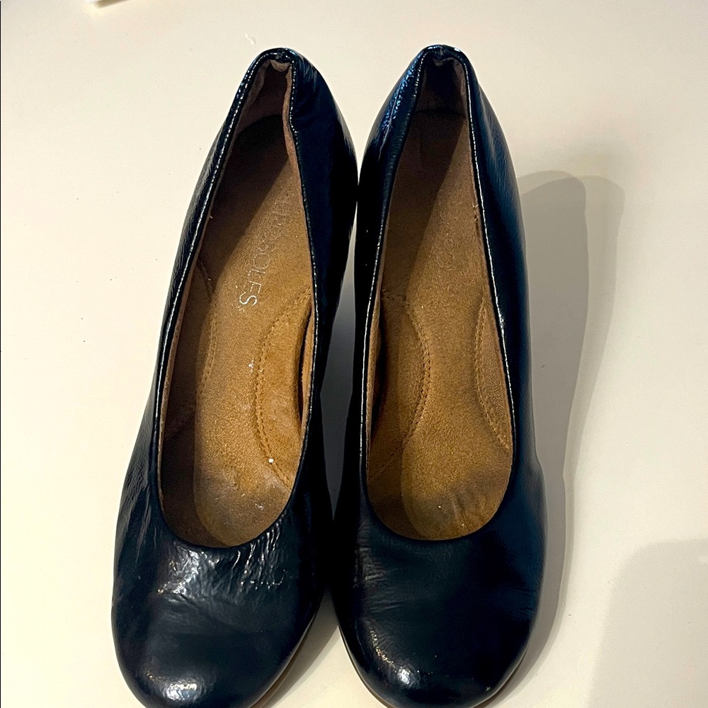AEROSOLES black patent wedge